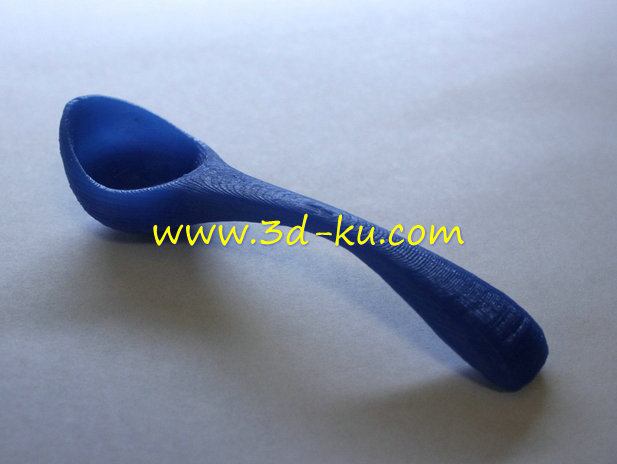 一个浅层的小勺子可以模型的图片1