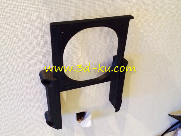 壁挂监控器安装架模型的图片1