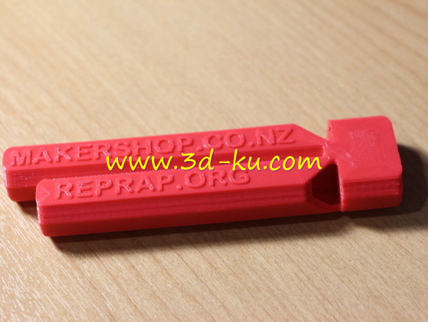 蒸汽火车的汽笛模型的图片1