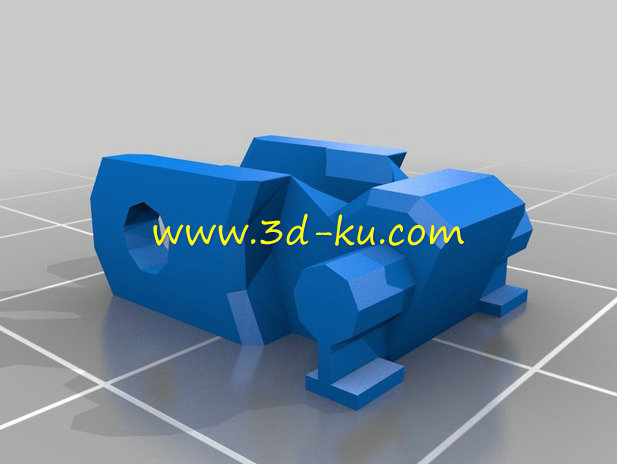 一个时钟与周围的微小模型的图片7