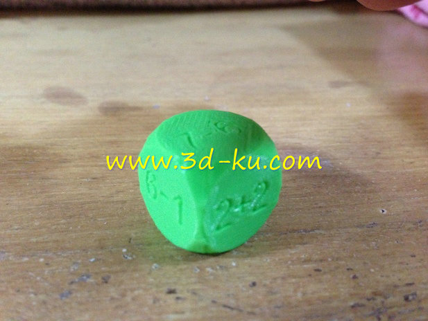 带方程式的骰子模型的图片1
