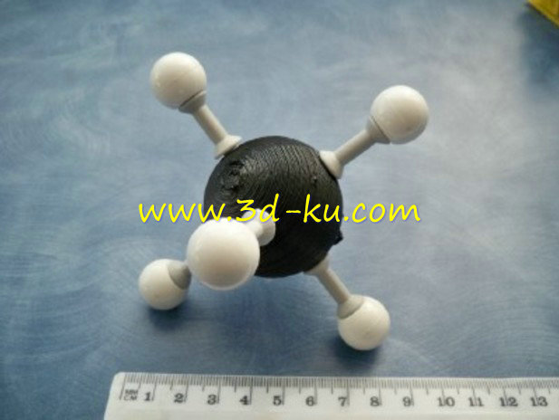 这是在化学课上常见的模型的图片1