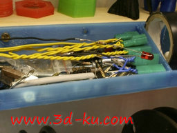 3D打印模型壁挂式的零件盛放盒的图片