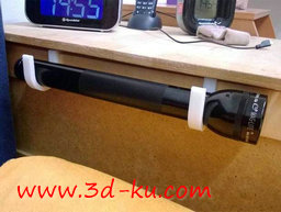 3D打印模型手电筒搁置架的图片