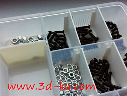 3D打印模型有序的将零件分开放的图片