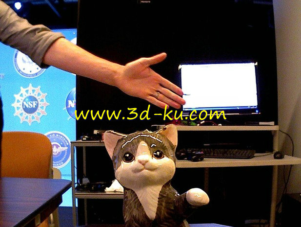 正冲你打招呼的小猫模型的图片1