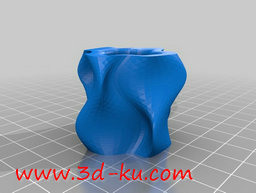 3D打印模型扭曲的蜡烛烛台的图片