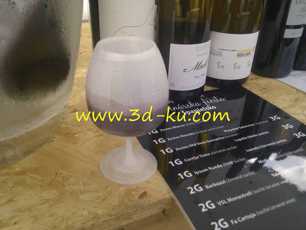 普通的葡萄酒杯模型的图片1