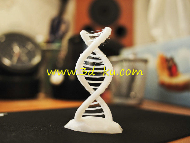 充满艺术感的双螺旋线模型的图片1