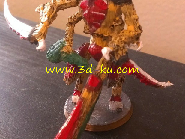 手持双刀的异形虫王模型的图片1