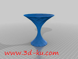 3D打印模型上粗下细的马蒂尼酒杯的图片