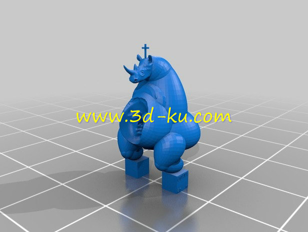 脑袋上顶着十字架的犀模型的图片1