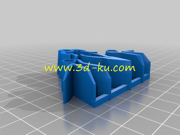 牵着两个孩子的母亲模型的图片1