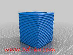 3D打印模型层层叠加的烛台的图片
