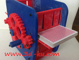 3D打印模型手动洗牌的机器的图片