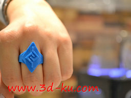 3D打印模型一款三角形环可戴在手的图片