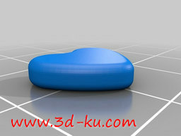 3D打印模型有花卉，兔子头和心的戒指的图片