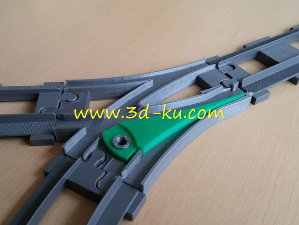一款玩具火车轨道开关模型的图片1