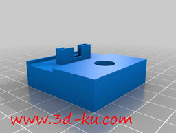 3D打印模型紧张地操作游戏柄玩游的图片