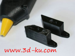 3D打印模型粘起来竖立放置胶枪的图片