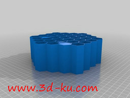 3D打印模型有蜂窝形状和方孔形状的图片