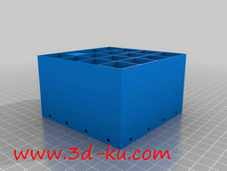 3D打印模型有蜂窝形状和方孔形状的图片