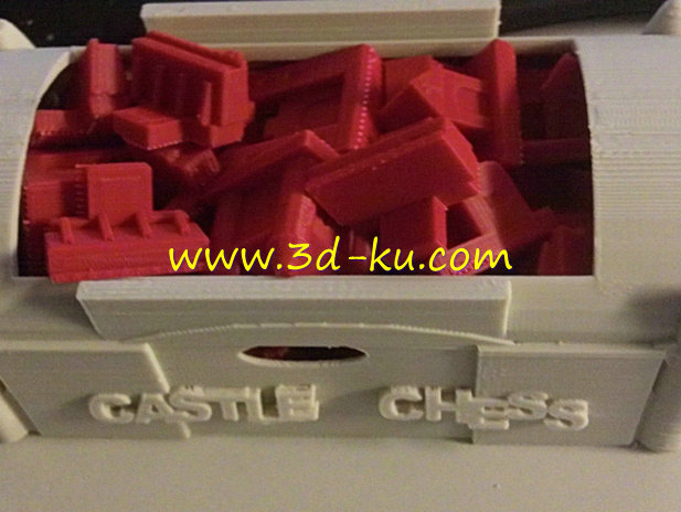 放置各种玩具的城堡样式箱子模型的图片1