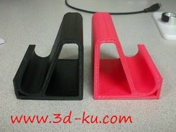 3D打印模型可以让你的手机靠在上的图片