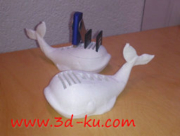 3D打印模型鲸鱼的背上帮你驮住USB和SD卡的图片
