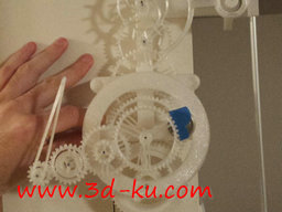 3D打印模型手牵手机械钟的图片
