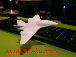 3D打印模型白色的小飞机的图片