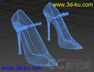 一双黑色的高跟鞋模型的图片