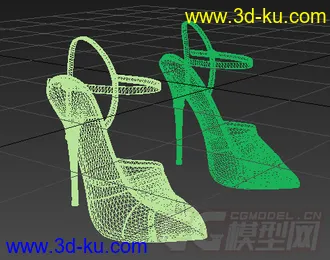 一双高跟凉鞋模型的图片