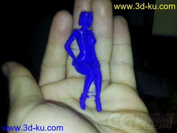 坐着的女士 3D打印模型  STL格式的图片2