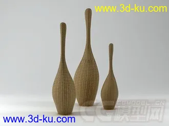 木制保龄球模型的图片